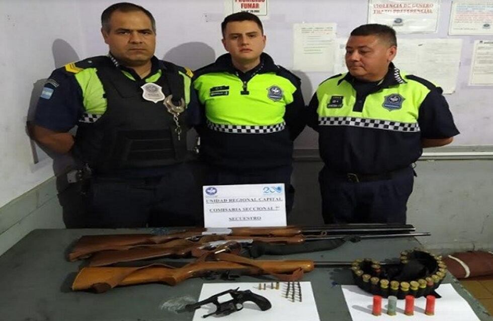 En Villa Lujan secuestraron una gran cantidad de armas de fuego tras realizar un allanamiento en tres domicilios