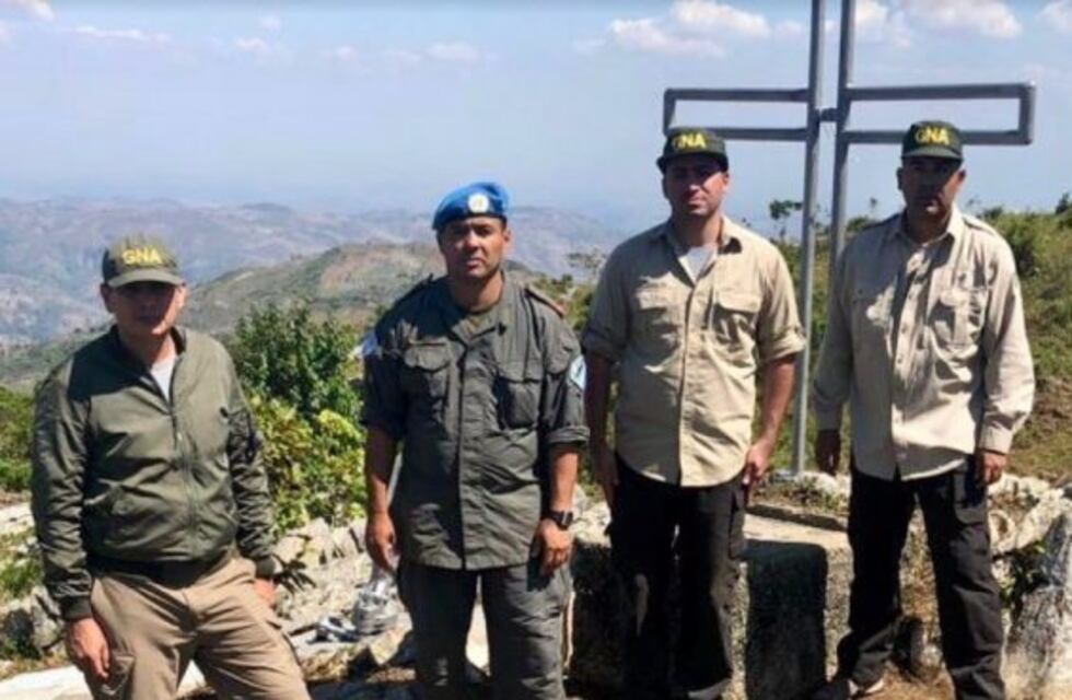 Un formoseño en la travesía que rindió homenajes a los gendarmes fallecidos por la caída de un helicóptero en Haití