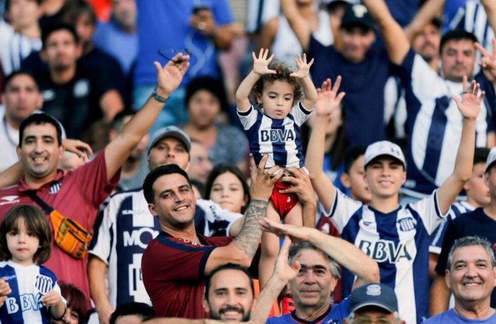 Los hinchas de Talleres jugaron su propio partido