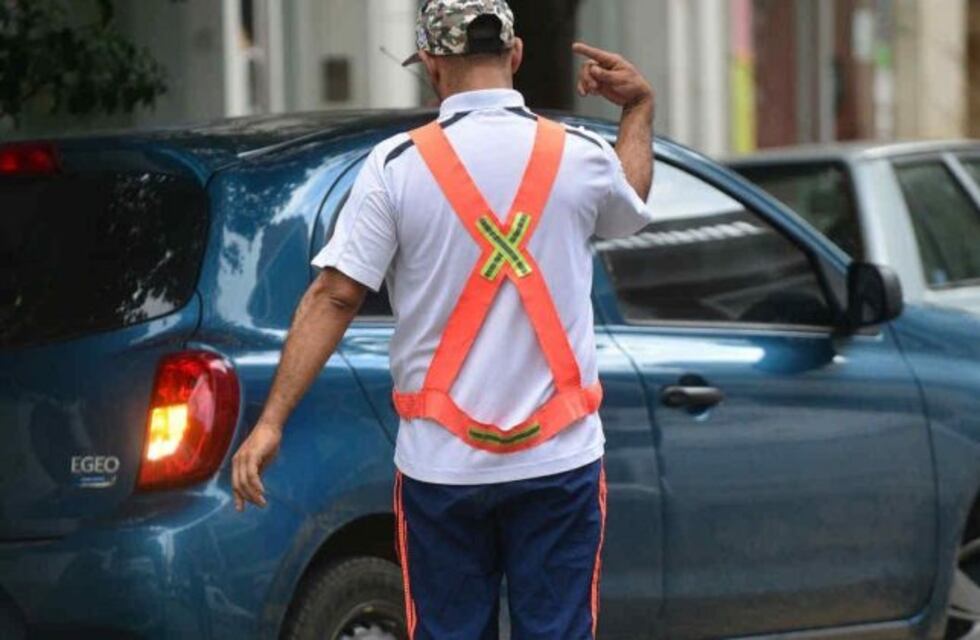 Avanzan en normativas para el estacionamiento en Córdoba, con "naranjitas" incluídos