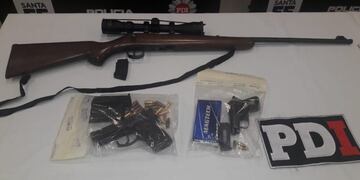 La PDI ya había secuestrado más de 30 armas en una veintena de allanamientos el jueves pasado\u002E (@minsegsf)