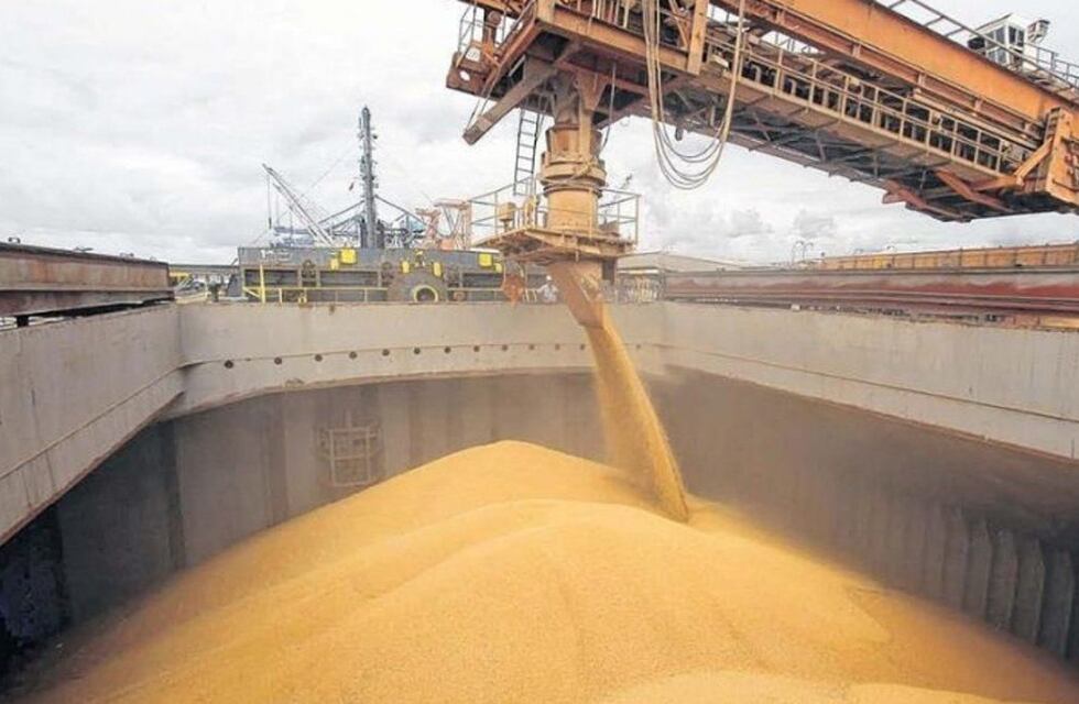 Aceiteros y recibidores de granos retomaron las tareas en los puertos tras el paro