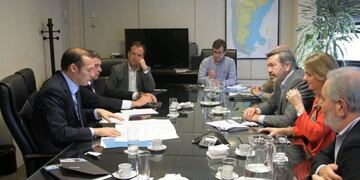 El gobernador Omar Gutierrez con los gerentes de Camuzzi Gas\u002E