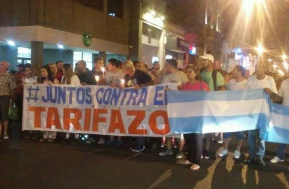 Cientos de personas se manifestaron en San Nicolás contra los tarifazos