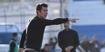 En las últimas horas se volvió a nombrar al Gato Esmerado, quien todavía no arregló con Nueva Chicago\u002E