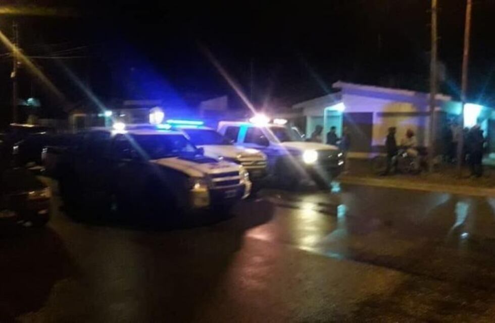 Accidente fatal: dos jóvenes que iban en una moto murieron al ser chocados por una camioneta