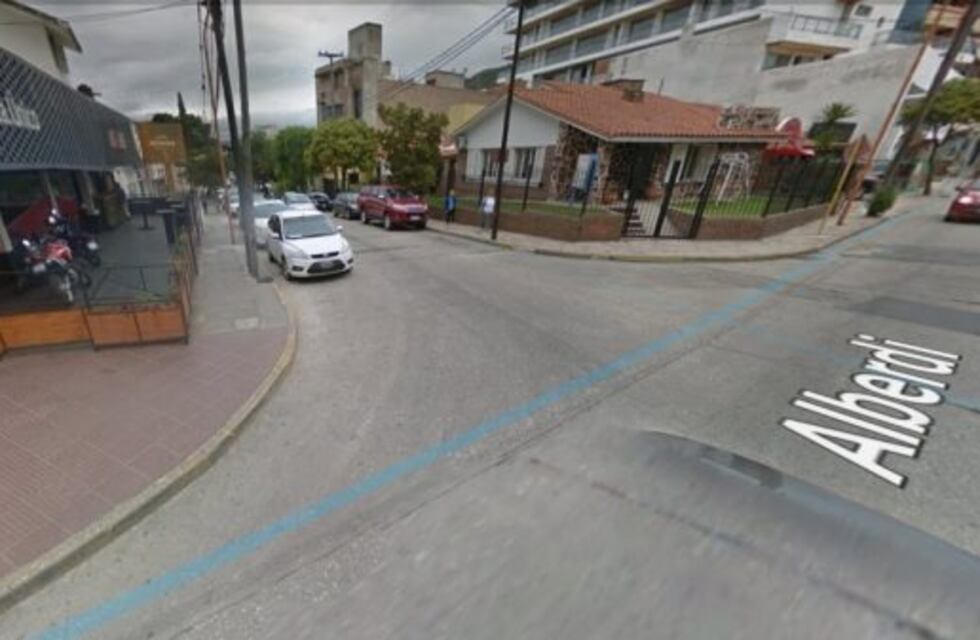 Carlos Paz: primero se golpeaban entre ellas y luego se unieron para agredir a un policía