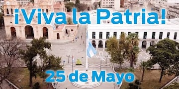 Los docentes entonaron el Himno, con la emoción de los actos de escuela\u002E