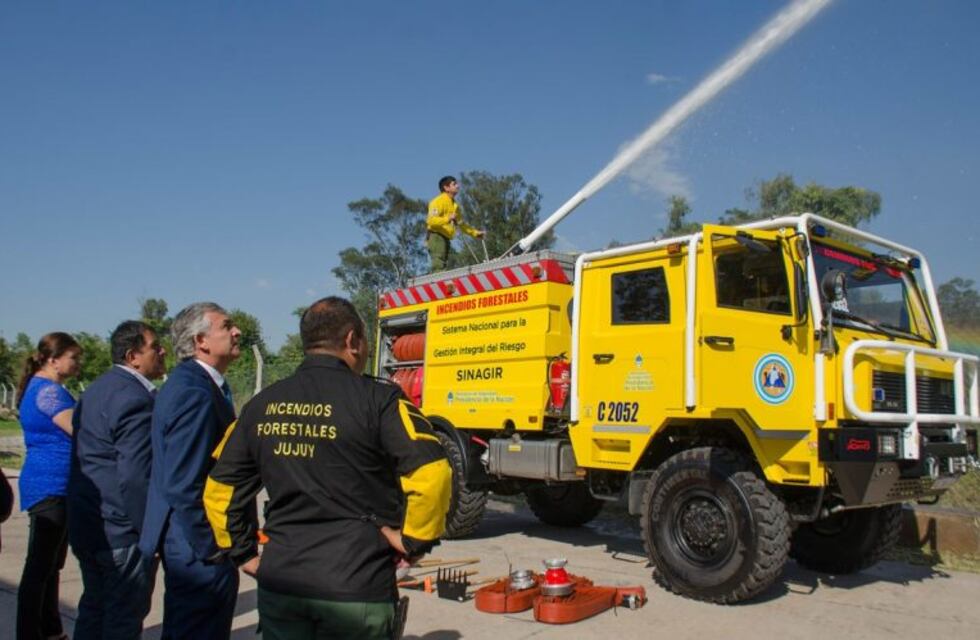 El Gobierno entregó un autobomba de última generación