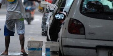 Ante la aprobación del proyecto del intendente Suarez, que modifica el Código de Convivencia, comenzaron con el desalojo de los cuidacoches en la Ciudad de Mendoza\u002E