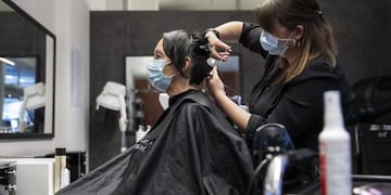 Amplían horarios de trabajo para profesionales, escuelas de arte y otras actividades (La Vanguardia)