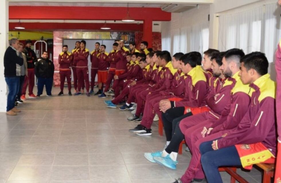 Licencian por tiempo indeterminado al plantel de Boca Unidos