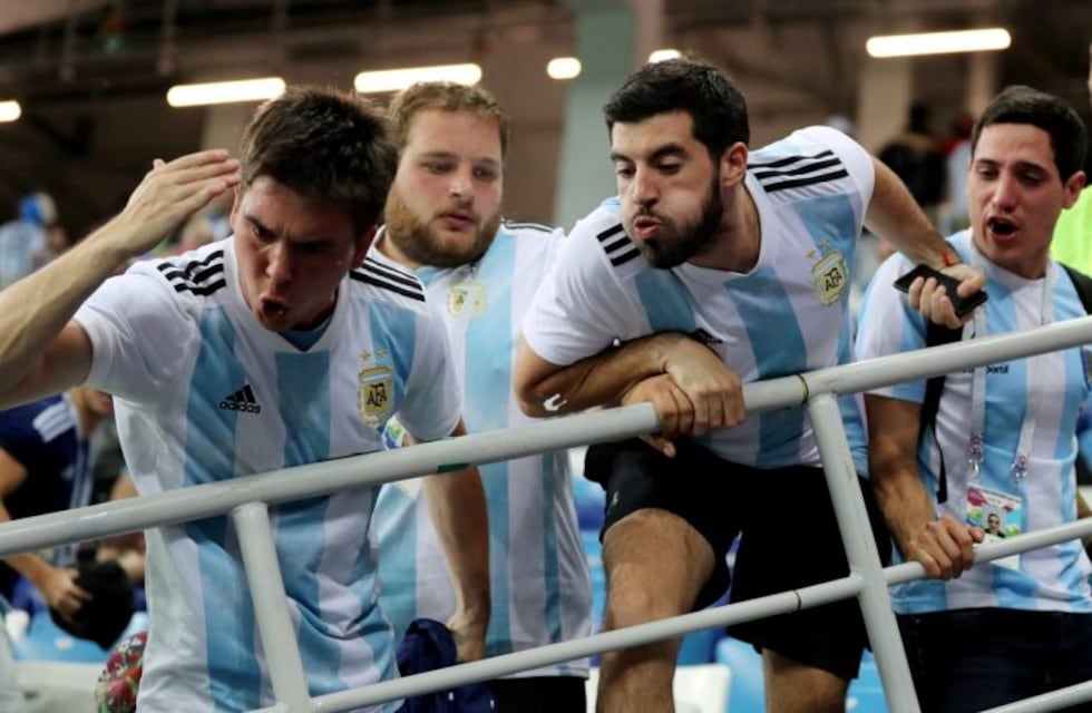 FIFA multó a la AFA por mala conducta de los hinchas argentinos en Rusia