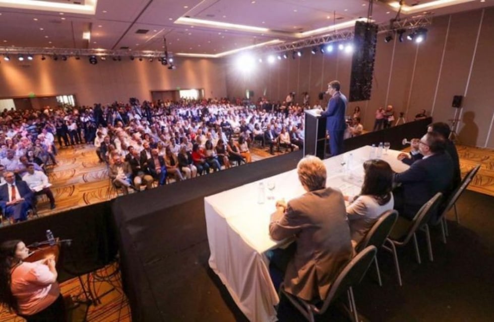 Capitanich y Kulfas entregaron promociones industriales por $1.400 millones