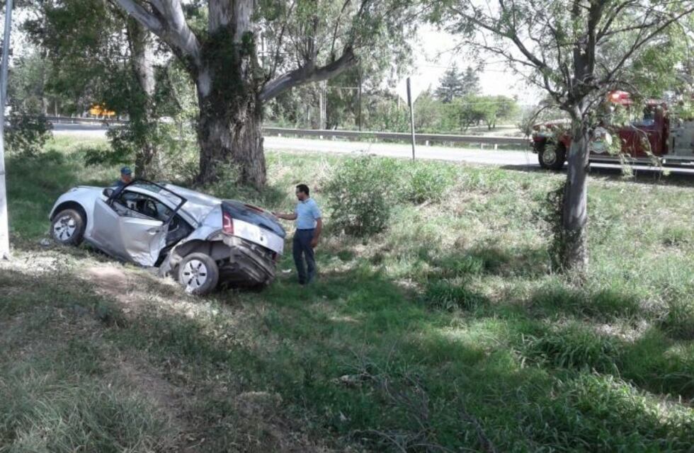 Vuelco en la autopista Córdoba - Carlos Paz: una joven está grave