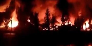Feroz incendio en una guardería náutica de Villa La Ñata, partido bonaerense de Tigre\u002E