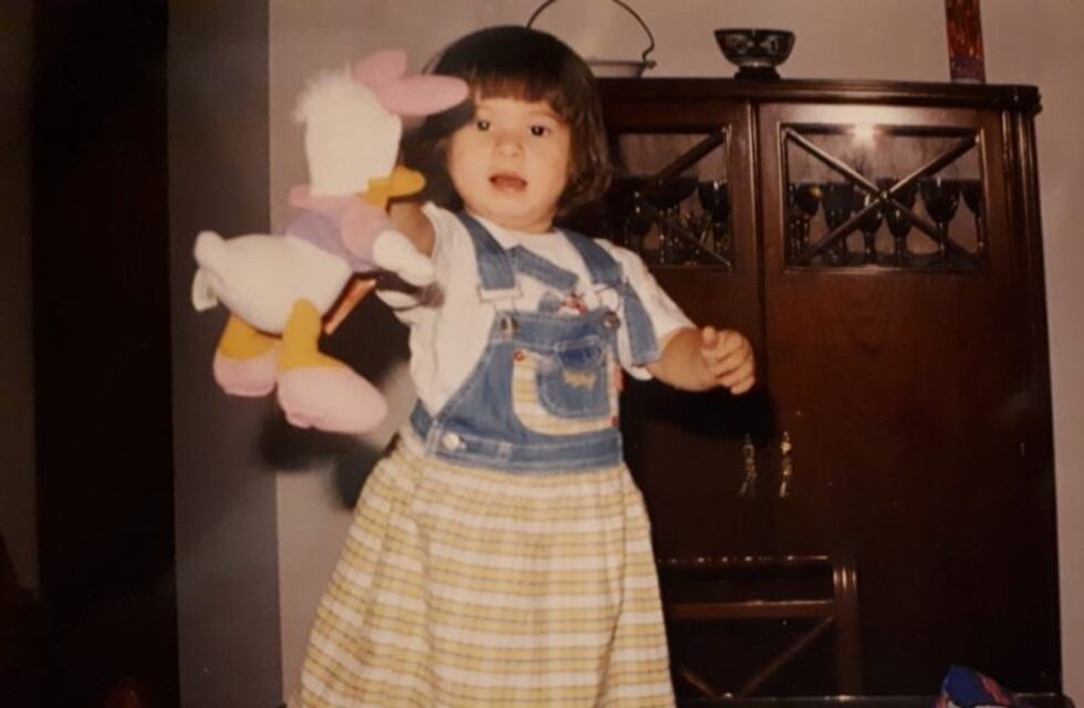 Tiene 22 años y busca por todo el país a quienes la abandonaron en un tren cuando era bebé