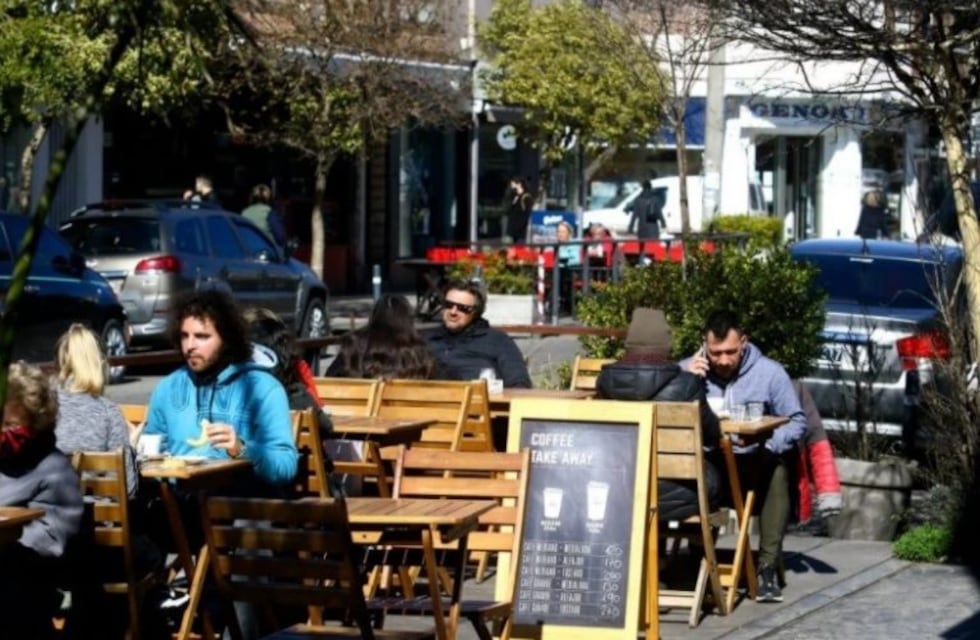 Pese a la prohibición los gastronómicos reabren sus puertas