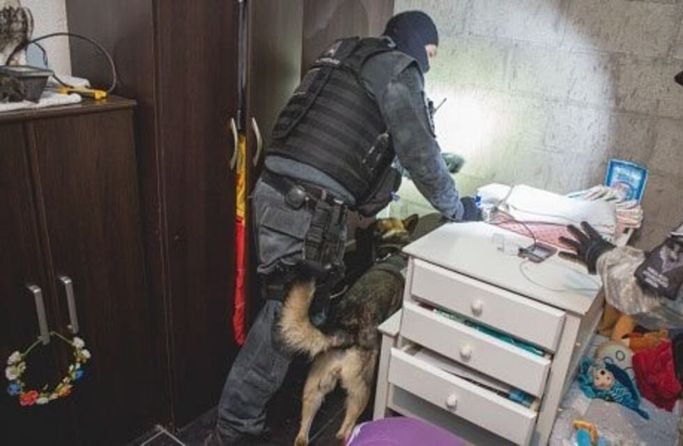 Capturaron a dos bandas con casi 300 dósis de cocaína