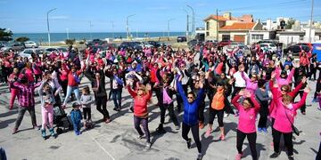 caminata saludable mes de la Lucha Contra el Cáncer de Mamas