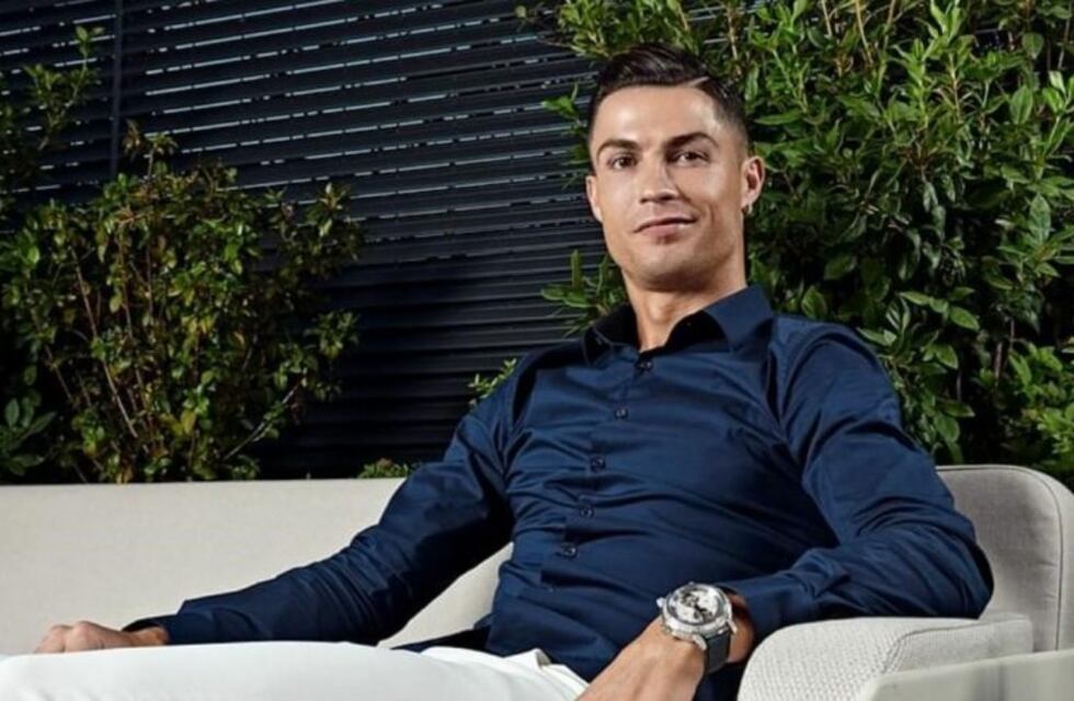 Cristiano Ronaldo subió una foto junto a sus hijos en la bañera y fue criticado por sus seguidores