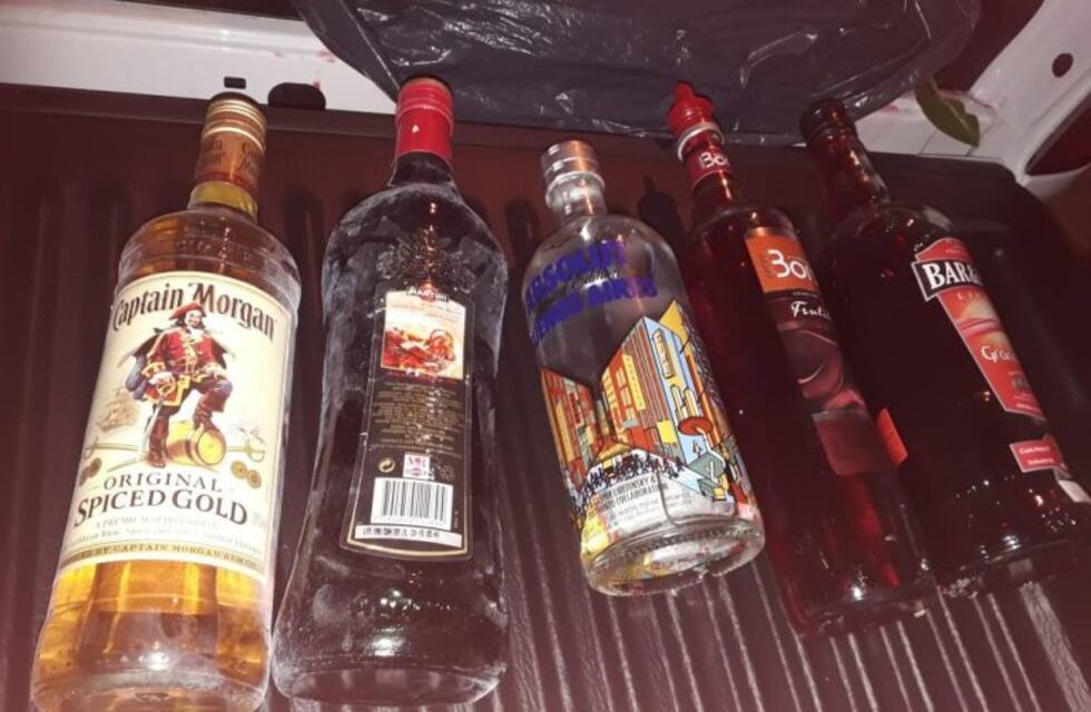 Tres adultos y un nene de 13 años fueron detenidos por robar en un bar