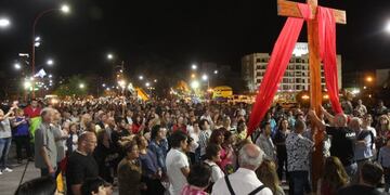 Multitudinario Vía Crucis en Carlos Paz\u002E (Foto: Municipalidad local)\u002E