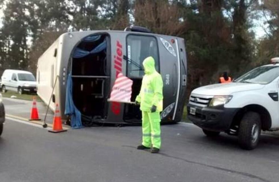 Al menos 40 heridos por el vuelco de un omnibus que volvía de un recital de La Renga