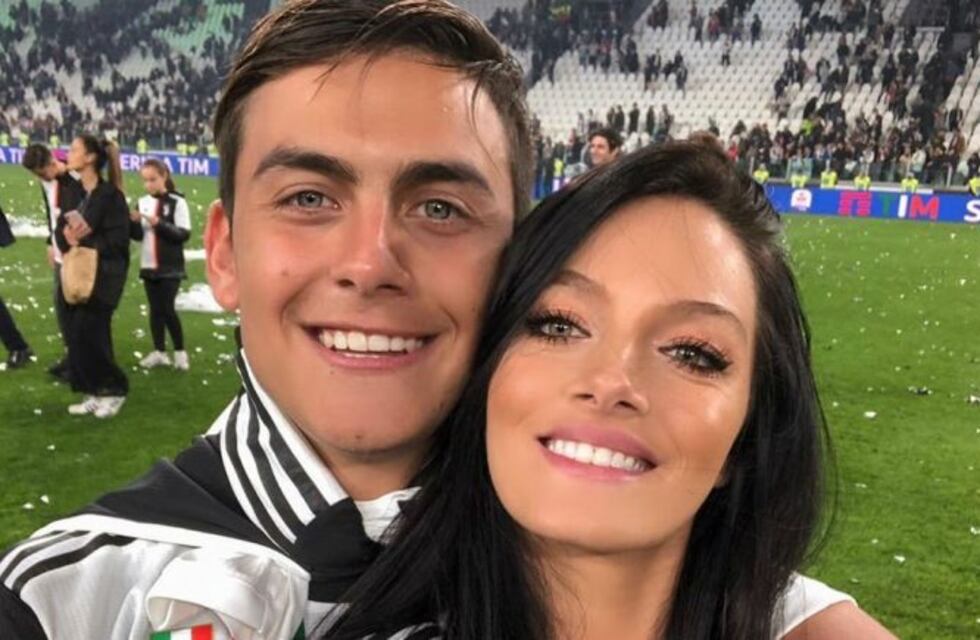 Paulo y Oriana juntos y festejando el campeonato de la Juve dentro de la cancha