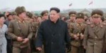 This undated photo released by North Korea's official Korean Central News Agency (KCNA) on November 11, 2016 shows North Korean leader Kim Jong-Un (C) at the defence detachment on Mahap Islet in Ongjin County, South Hwanghae. / AFP PHOTO / KCNA / KNS / South Korea OUT / REPUBLIC OF KOREA OUT ---EDITORS NOTE--- RESTRICTED TO EDITORIAL USE - MANDATORY CREDIT