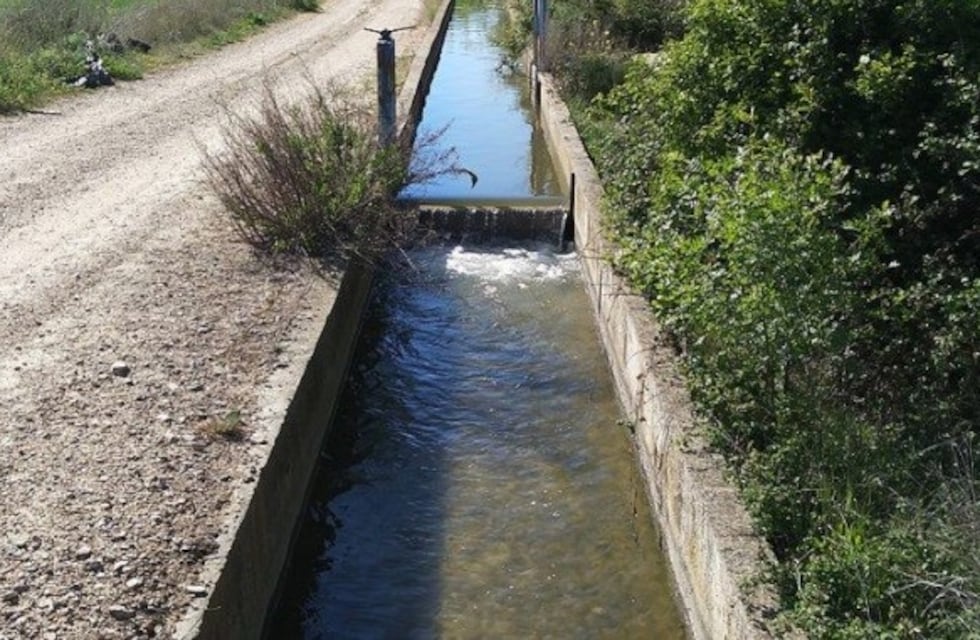 Murió un bebé de 1 año y 4 meses que cayó a un cauce de riego