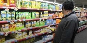 Lanzan en San Juan canastas económicas de alimentos y artículos de limpieza