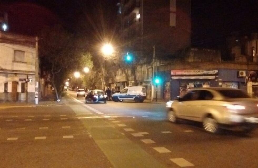 Una joven fue atropellada por un auto en una esquina del macrocentro