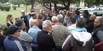 Soldados bajo bandera San Nicolás