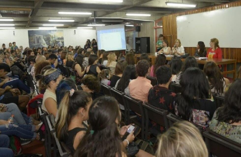 Fernández Sagasti presentó proyectos relacionados a la mujer en la UNC