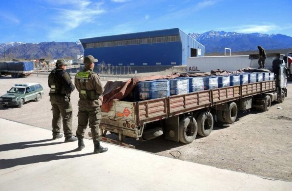 Secuestraron 17 mil litros de acetona en Uspallata