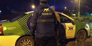 Motociclista esquivó un control policial, fue perseguido y terminó en una comisaría (Foto: Policía Local)