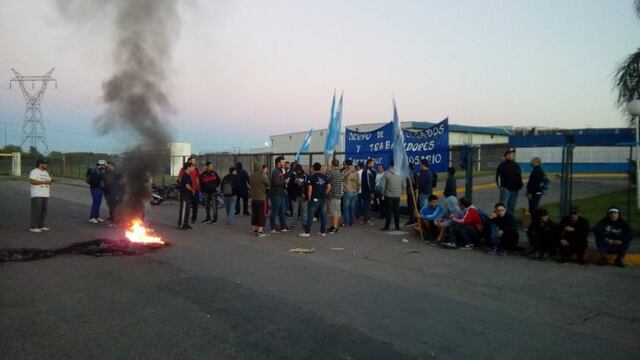 Empleados de Comercio protestaron frente a la sucursal de Carrefour sobre Circunvalaciu00f3n.