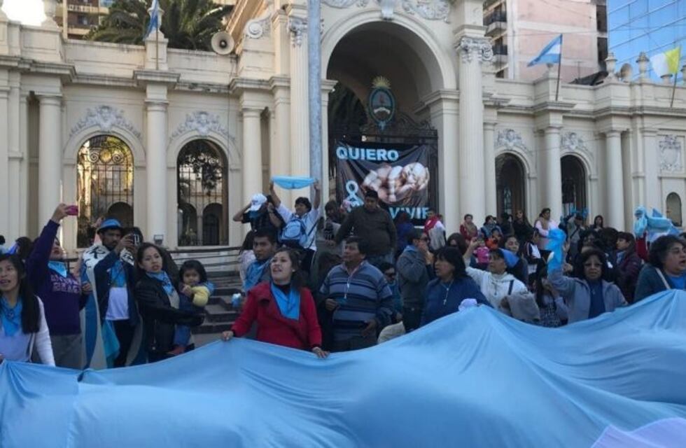 La Red de Familias de Jujuy se movilizó a favor de las dos vidas