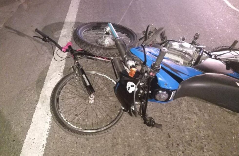Una joven murió tras un fuerte choque entre una moto y una bicicleta en Fray Luis Beltrán