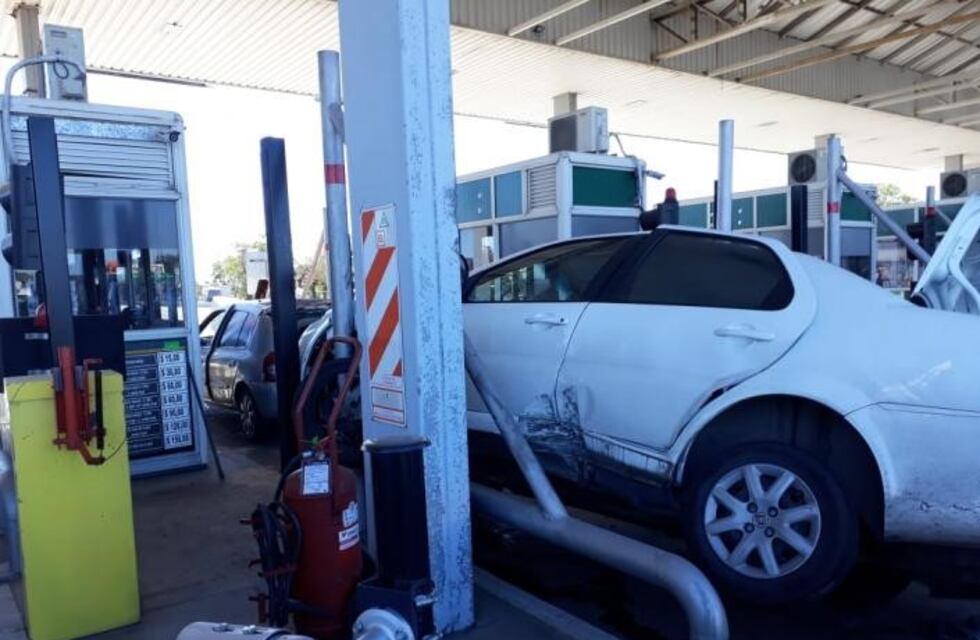 Chocó contra una cabina de peaje en la ruta E53