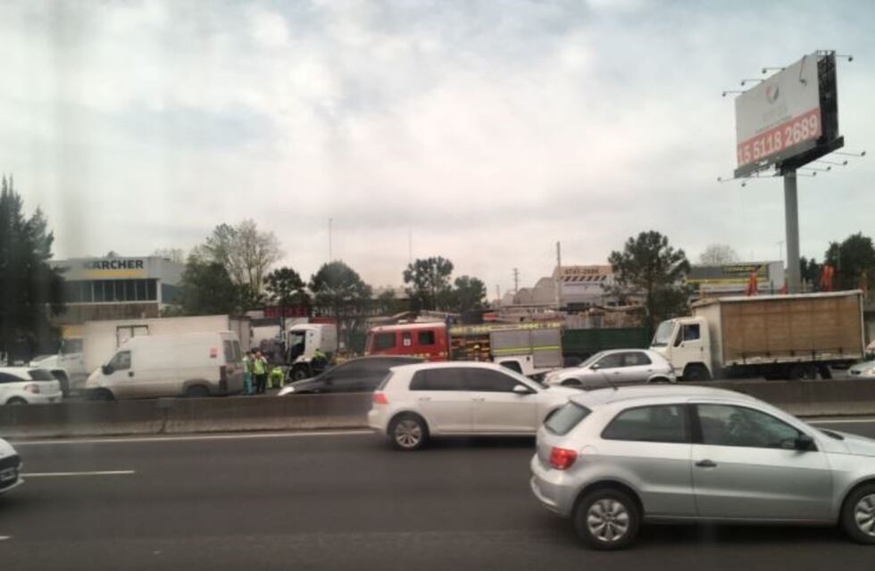 Liberaron la Panamericana pero hubo demoras de tránsito tras el choque de dos camiones