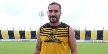 Se va el arquero\u002E