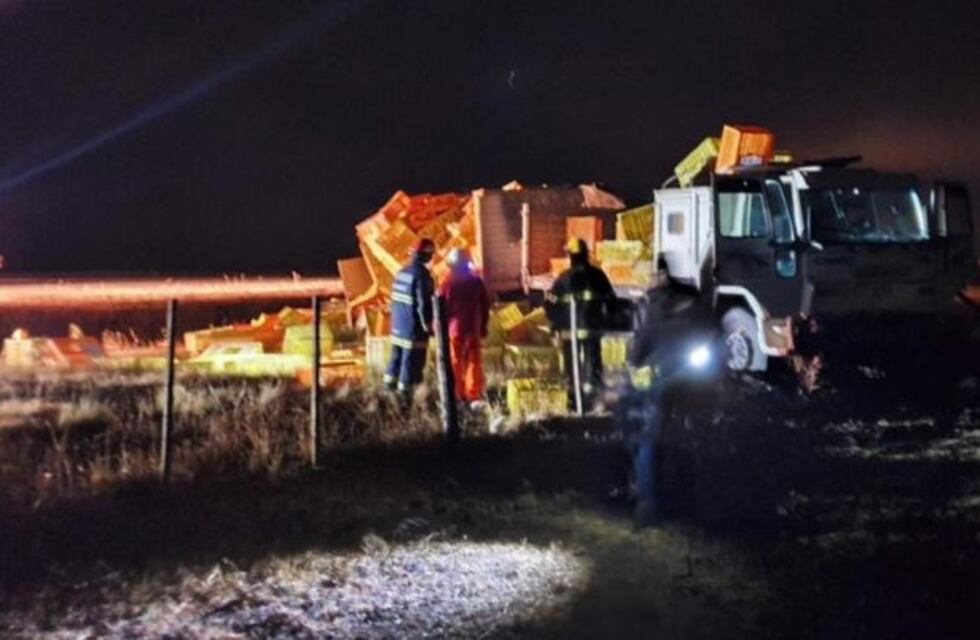 Camionero muere al salir del asfalto en Las Bajadas