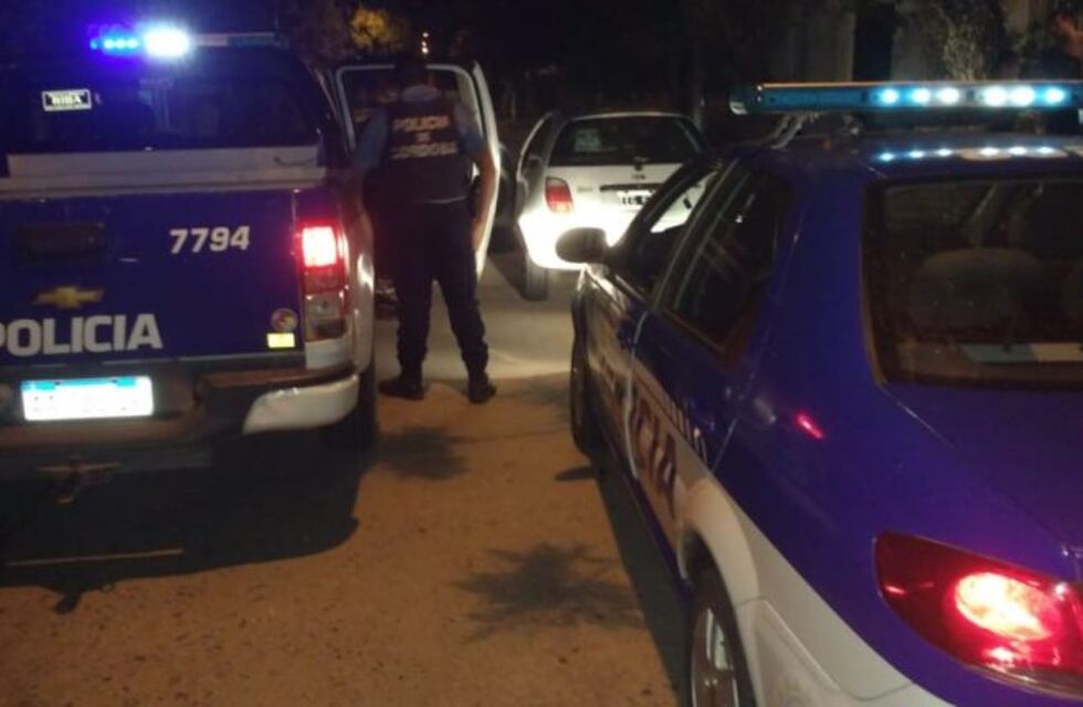 Intentaba robar un auto en Arroyito y lo detuvieron in fraganti