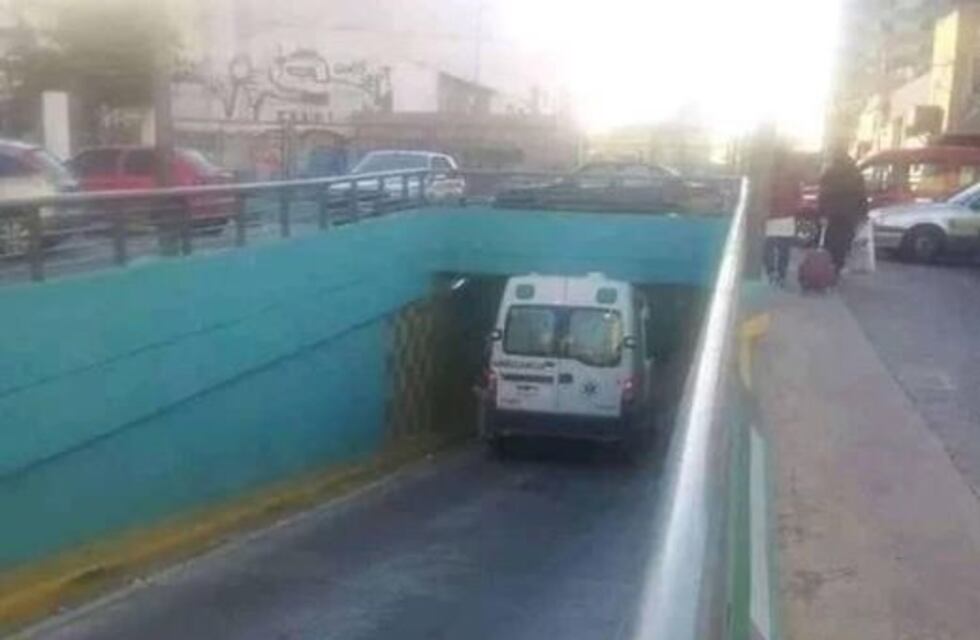 Es verdadero que las ambulancias no pasan por el viaducto de Ceretti en Villa Urquiza, pero hay tres próximos donde sí transitan