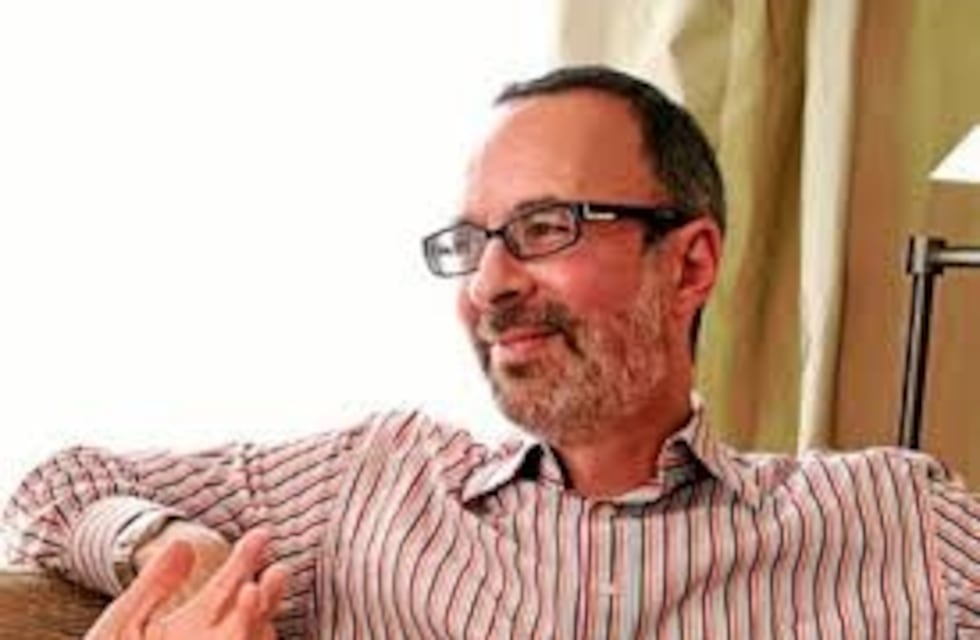 El director de cine Robert Weide se hartó de que se tatúen su nombre: "Por el amor de Dios, paren"