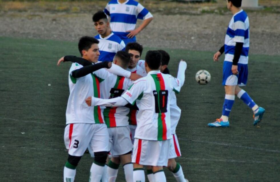 Vuelve a rodar la pelota en la primera A del fútbol ushuaiense
