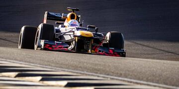 Zaandvoort (Netherlands), 04/03/2020\u002E- Dutch Formula One driver Max Verstappen of Red Bull Racing is driving for the first time through the Hugenholtz bend during the first official lap on the renewed Circuit Zandvoort, Netherlands, 04 March 2020\u002E The Dutch Formula One Grand Prix will return to Zandvoort in May 2020 for the first time since 1985\u002E (Fórmula Uno, Países Bajos; Holanda) EFE/EPA/REMKO DE WAAL