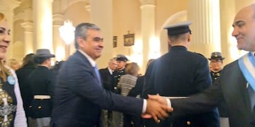 25 de Mayo: Manzur y Alfaro se saludaron antes del Tedeum\u002E (Twitter @josecitors)